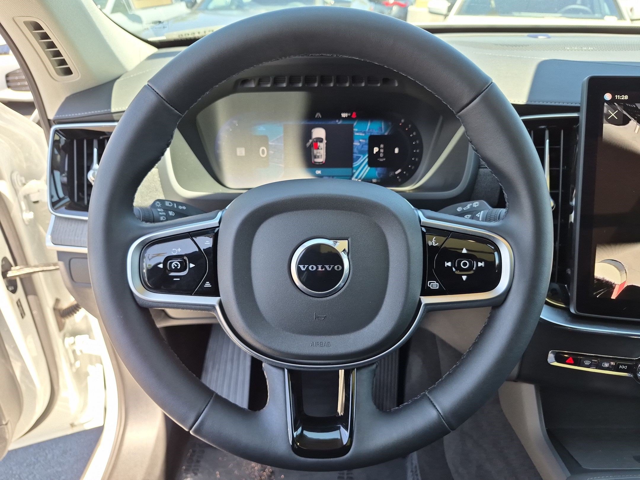 Used 2025 Volvo XC90 B5 Ultra AWD/4WD image 18