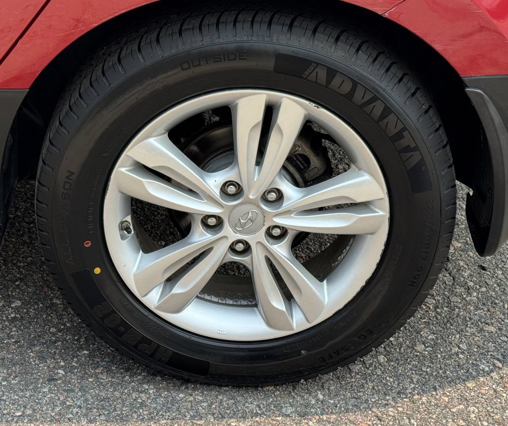 Used 2011 Hyundai Tucson GLS FWD image 12