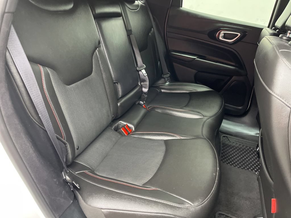 Used 2025 Jeep Compass Trailhawk AWD/4WD image 21