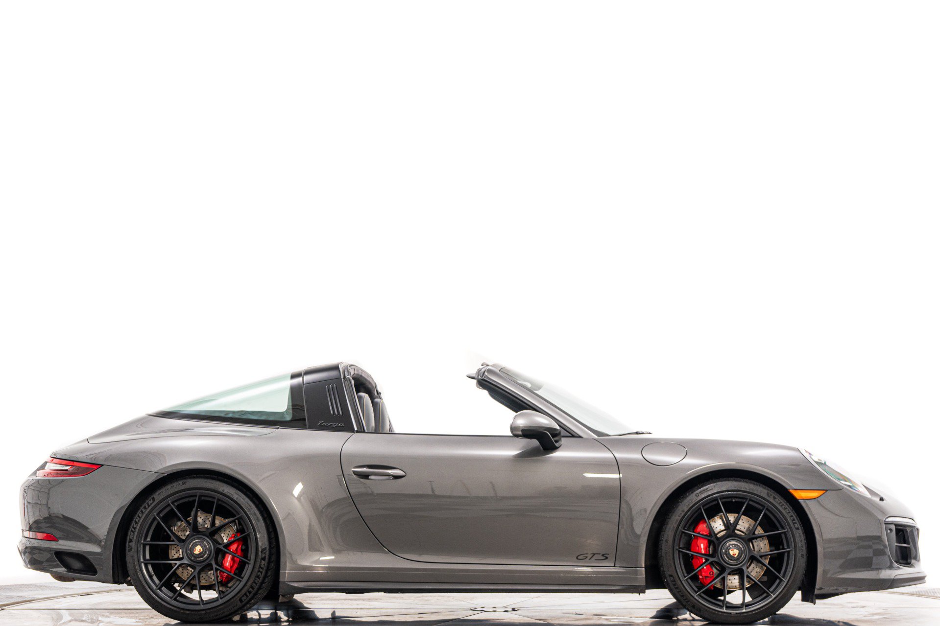 Used 2018 Porsche 911 Targa 4 GTS AWD/4WD image 2