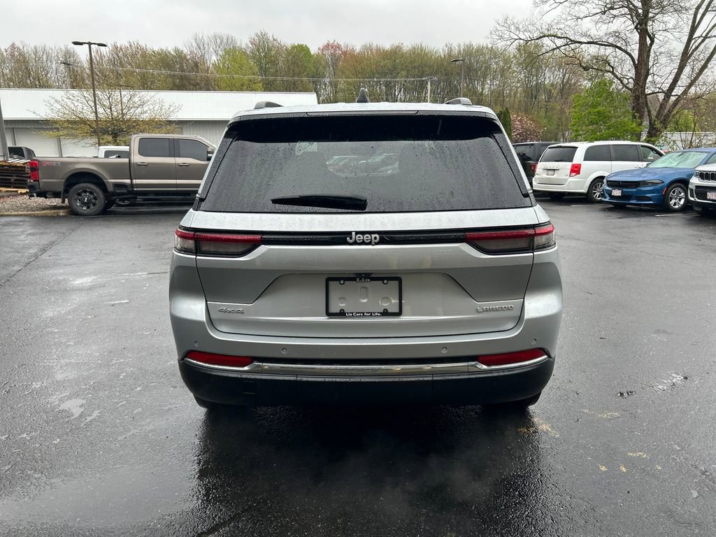 Used 2024 Jeep Grand Cherokee Laredo w/ Luxury Tech Group I AWD/4WD image 5