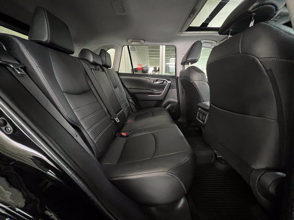 Used 2022 Toyota RAV4 XLE Premium AWD/4WD image 19