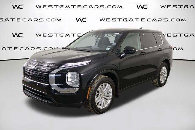 Used 2024 Mitsubishi Outlander ES image 1