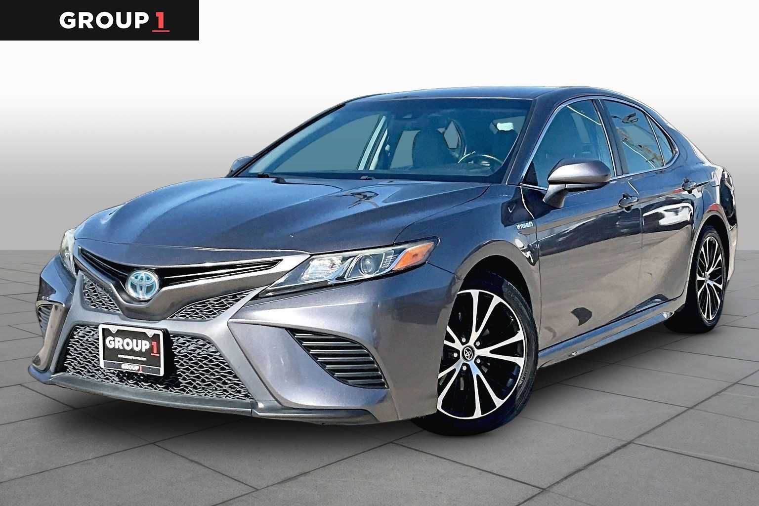 Used 2019 Toyota Camry SE FWD image 1
