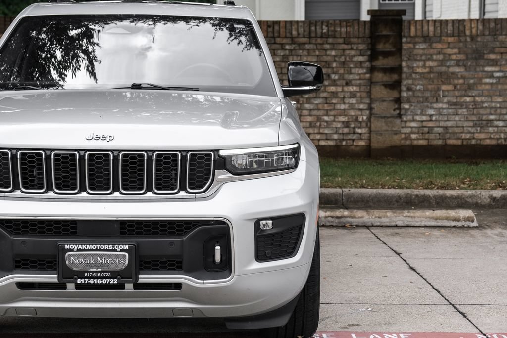 Used 2022 Jeep Grand Cherokee Overland w/ Luxury Tech Group IV AWD/4WD image 65