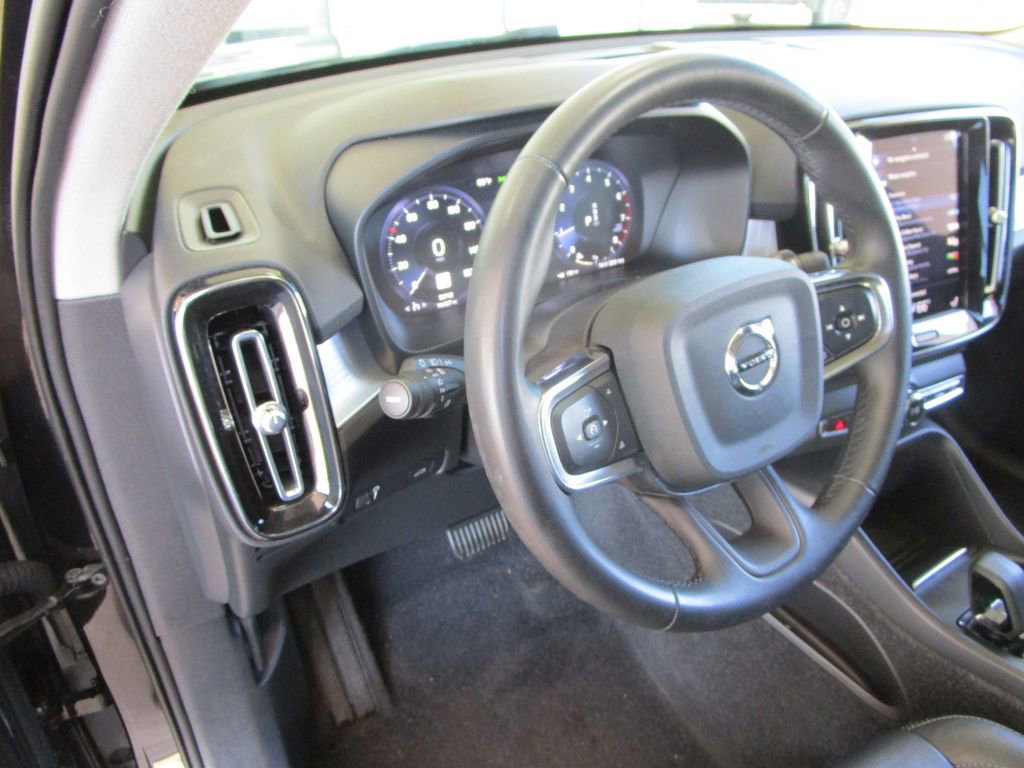 Used 2022 Volvo XC40 T5 Momentum AWD/4WD image 18