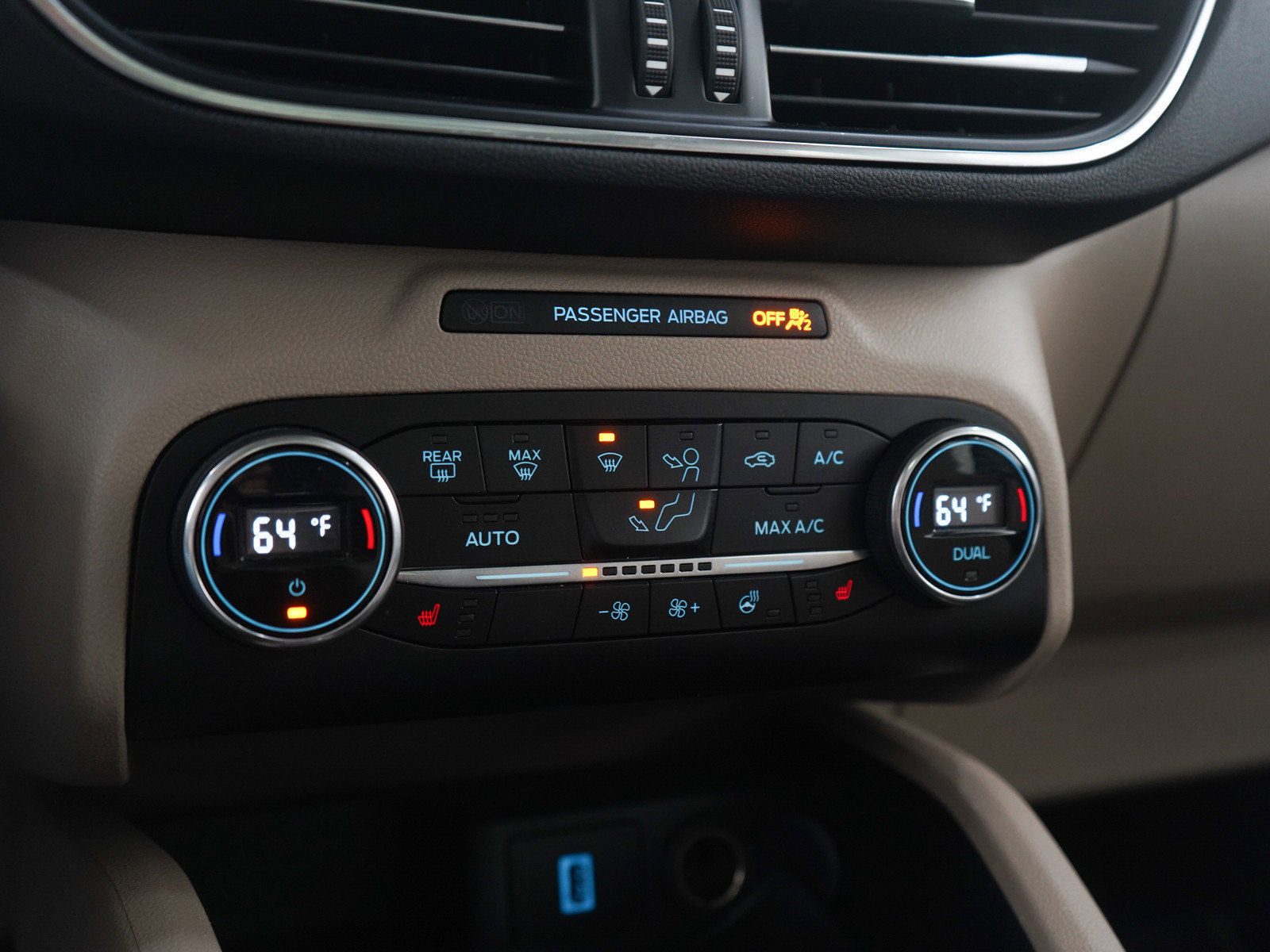 Used 2020 Ford Escape Titanium image 23