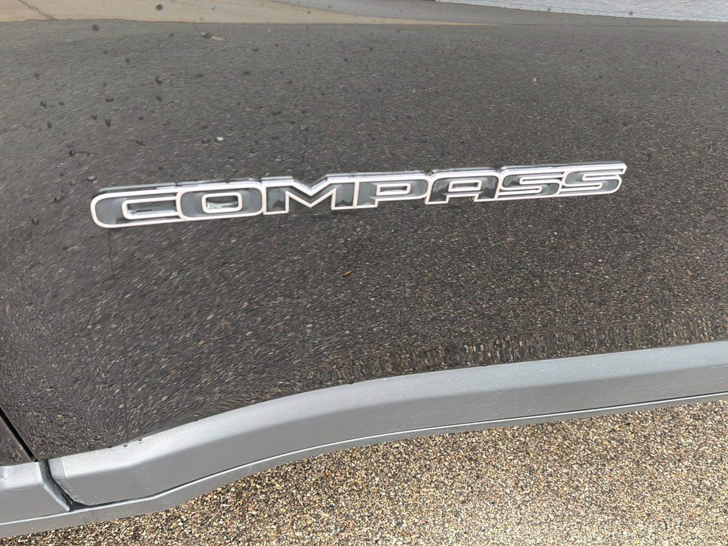 Used 2025 Jeep Compass Limited image 10