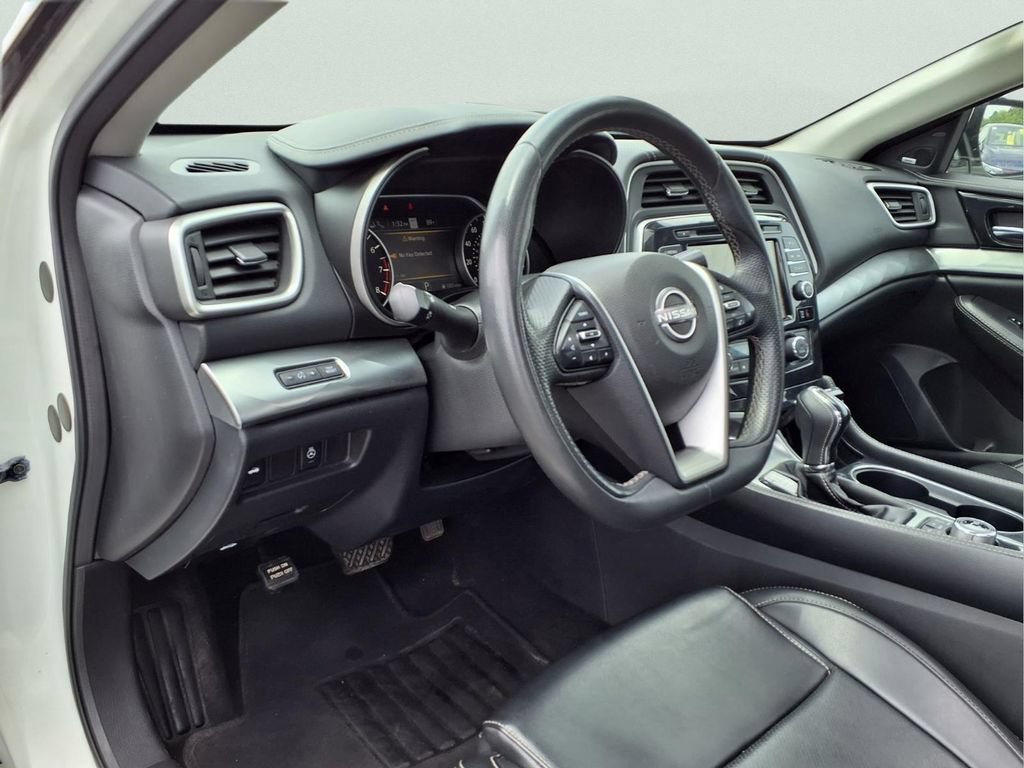 Used 2023 Nissan Maxima SL FWD image 9