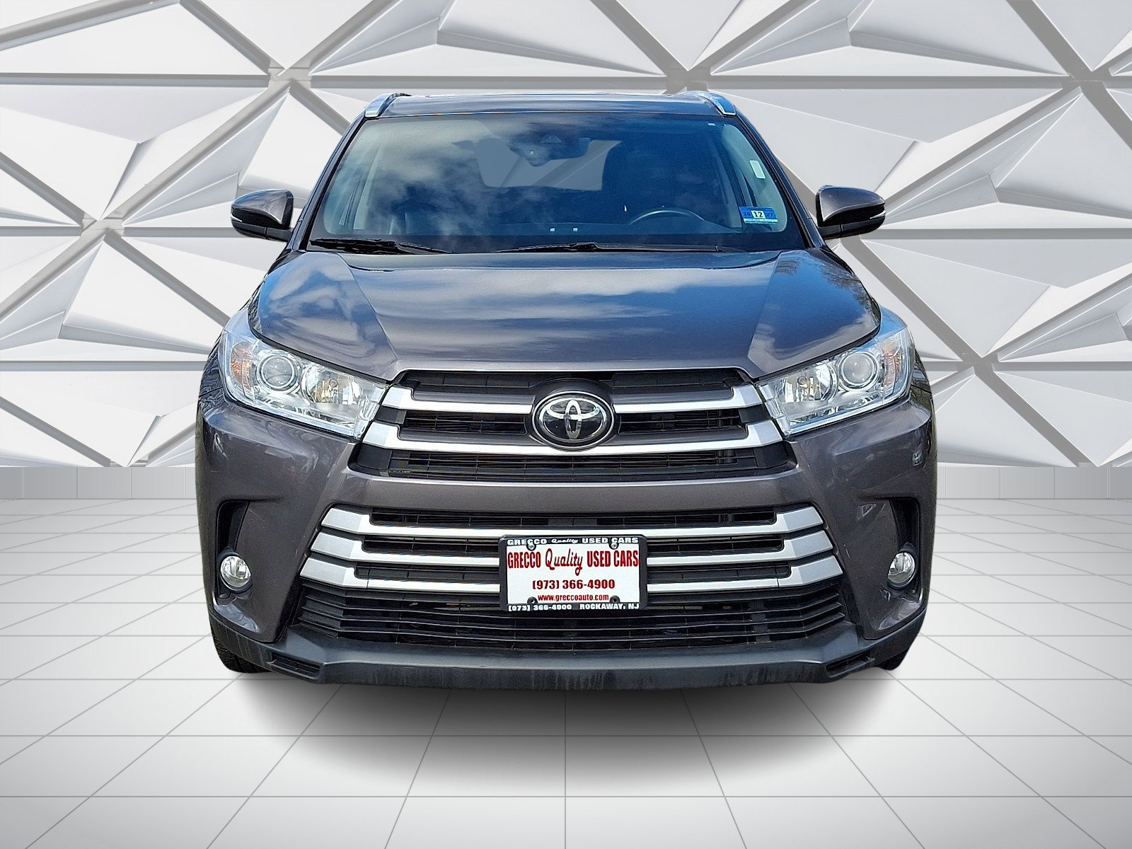 Used 2019 Toyota Highlander XLE AWD/4WD image 3