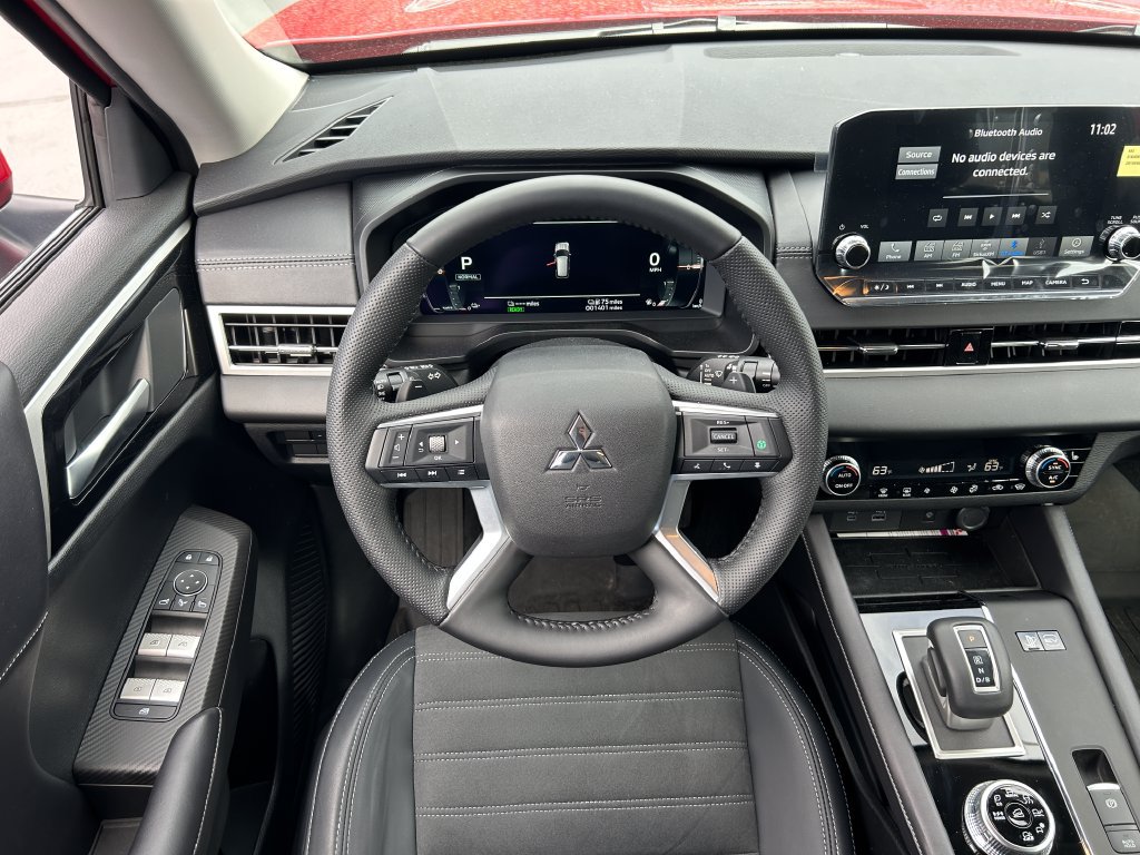 Used 2025 Mitsubishi Outlander 4WD Plug-In Hybrid image 29