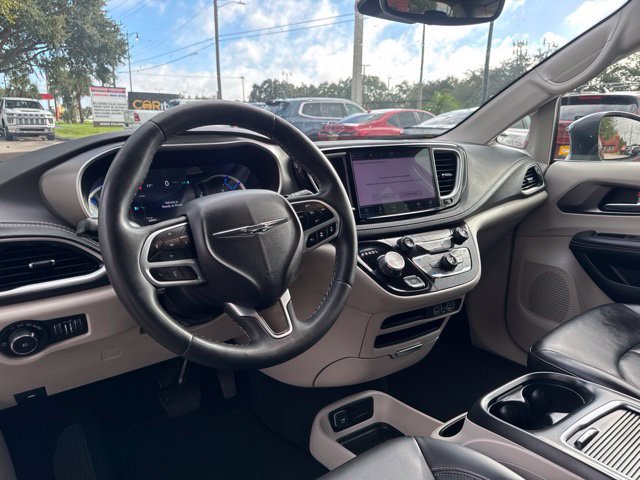 Used 2023 Chrysler Pacifica Touring-L FWD image 20