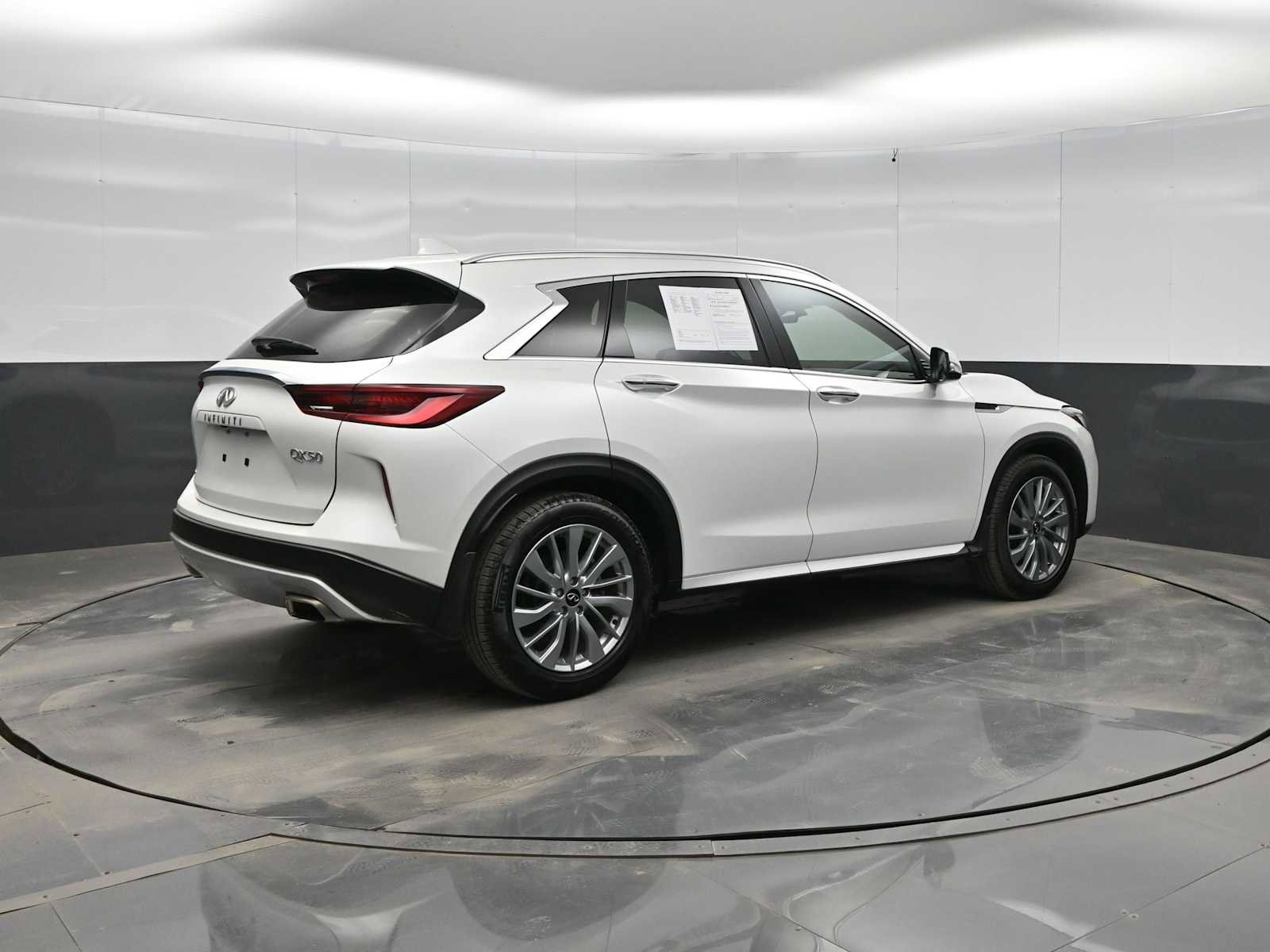 Used 2023 INFINITI QX50 Luxe image 6