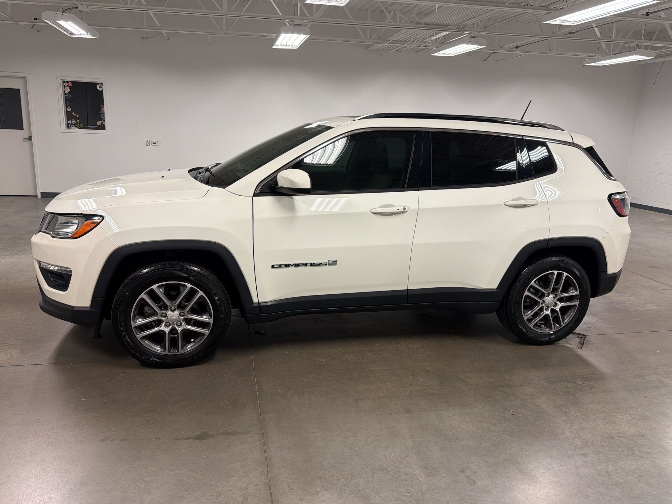 Used 2020 Jeep Compass Latitude FWD image 2