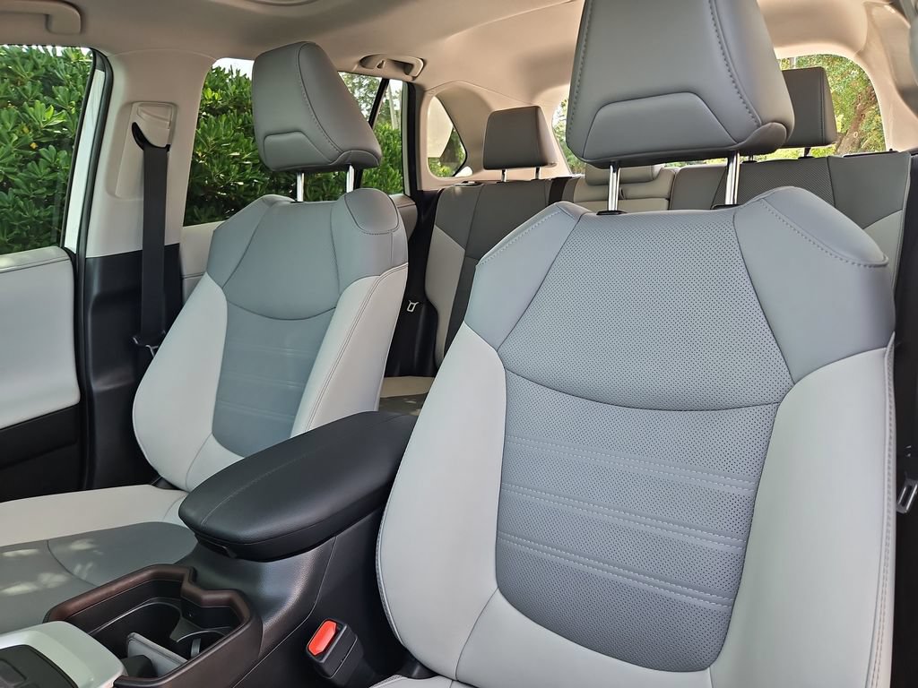 Used 2020 Toyota RAV4 Limited w/ Limited Grade Weather Package AWD/4WD image 25