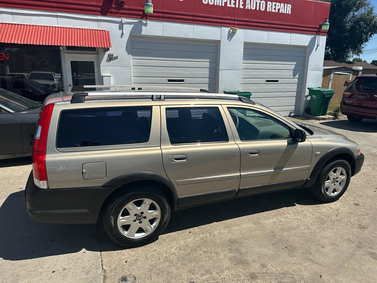 Used 2005 Volvo XC70 AWD/4WD image 4