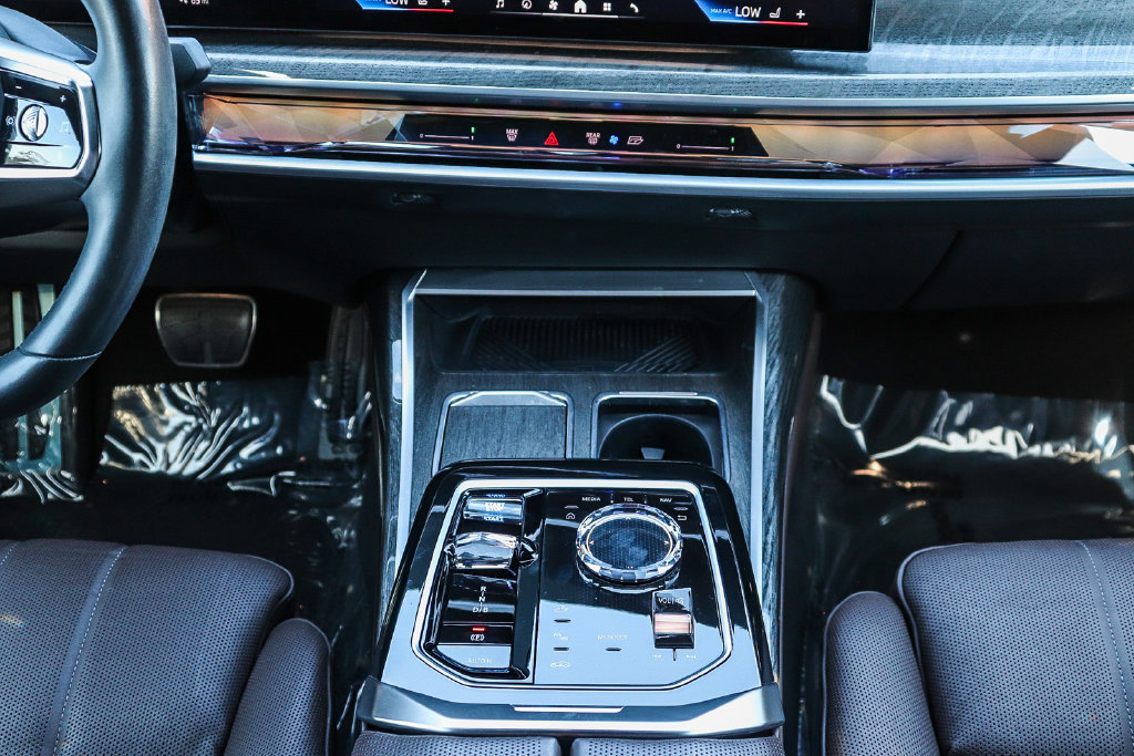 Certified 2024 BMW i7 xDrive60 AWD/4WD image 13