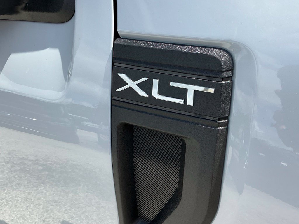 New 2026 Ford Maverick XLT w/ XLT Luxury Package FWD image 16