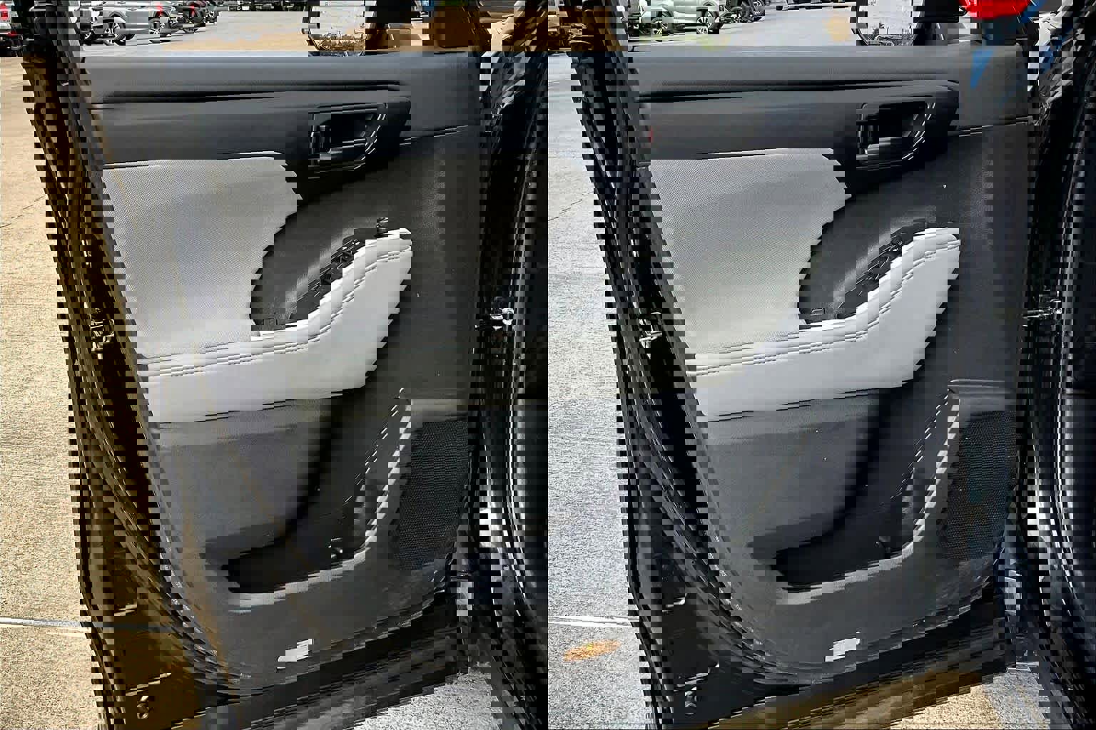 Used 2023 Toyota Highlander LE image 22