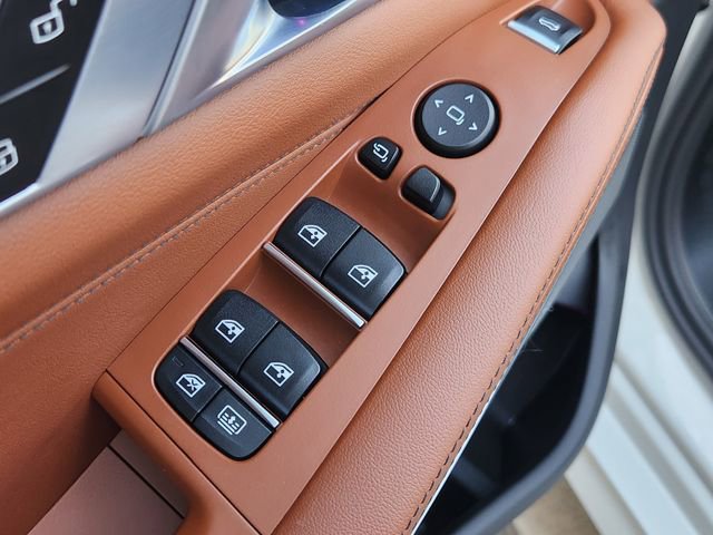 Used 2026 BMW X7 M60i w/ Executive Package image 23