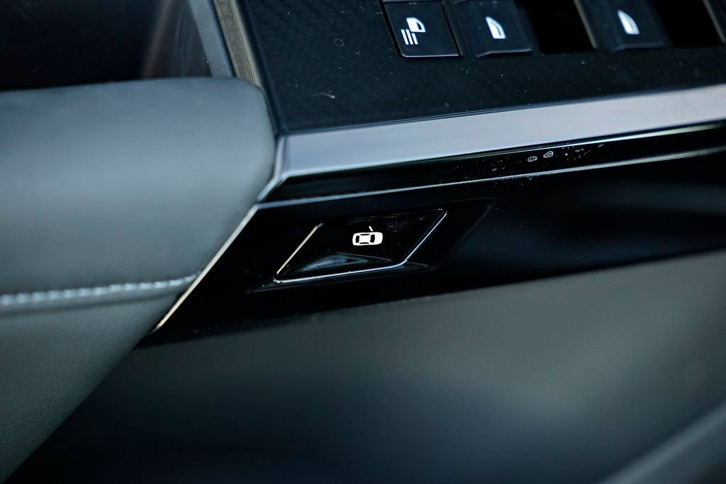 New 2026 BMW 740i w/ Executive Package image 18