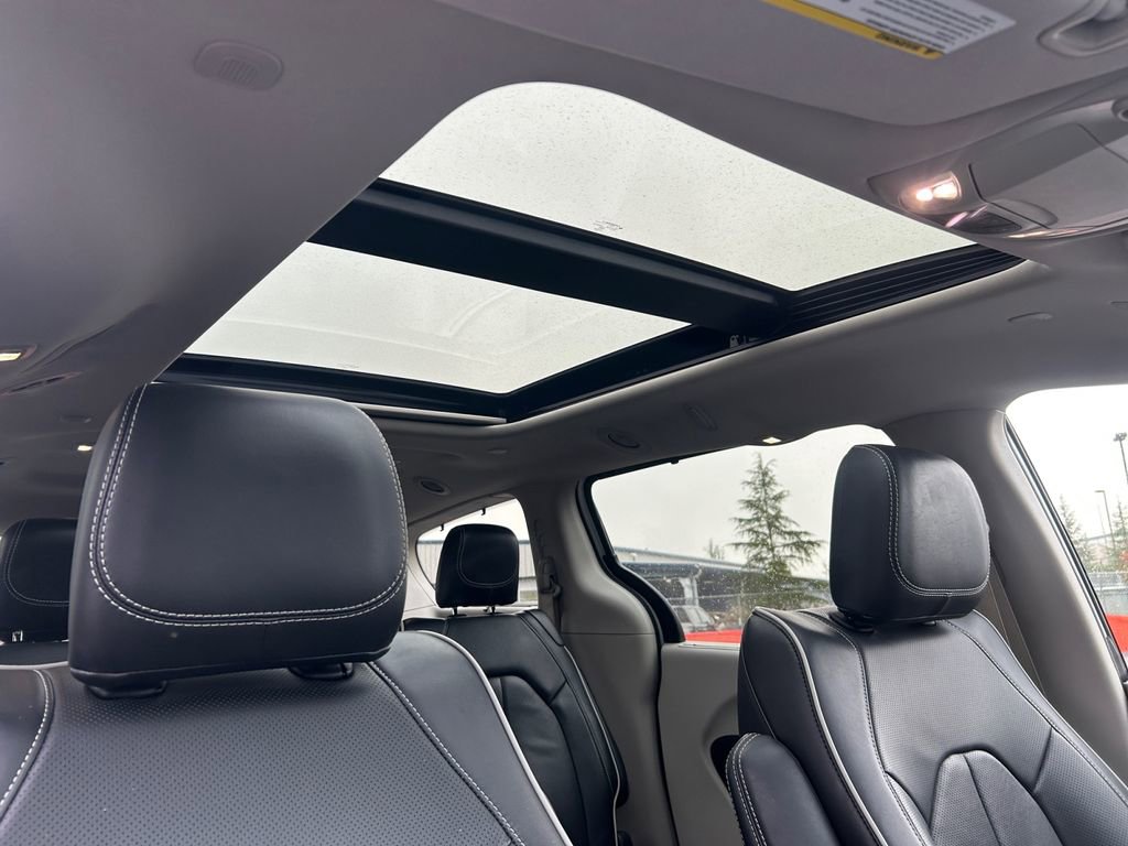 Used 2024 Chrysler Pacifica Limited image 27