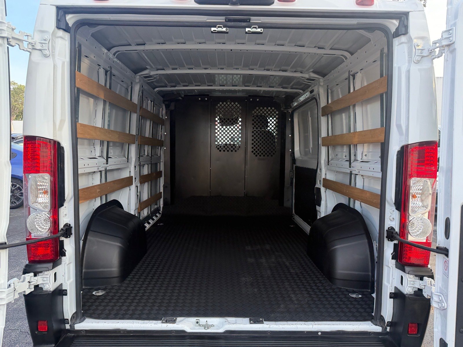 Used 2025 RAM ProMaster 2500 w/ U-Haul Equipment Group FWD image 16