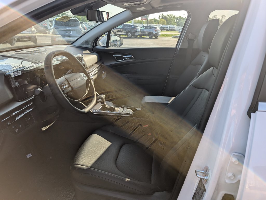 New 2026 Kia Sportage EX w/ EX Panorama Roof Package FWD image 13