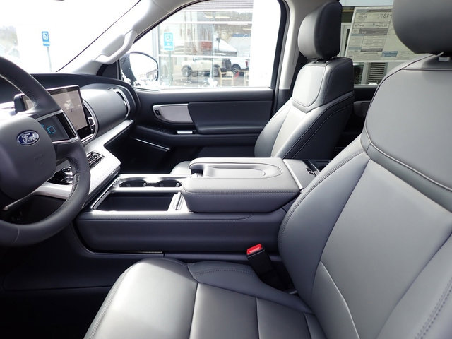 New 2026 Ford Expedition Active image 11