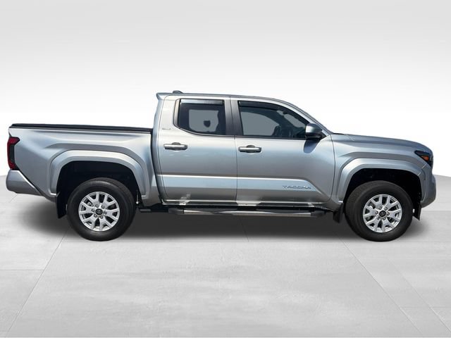 Used 2024 Toyota Tacoma SR5 AWD/4WD image 9