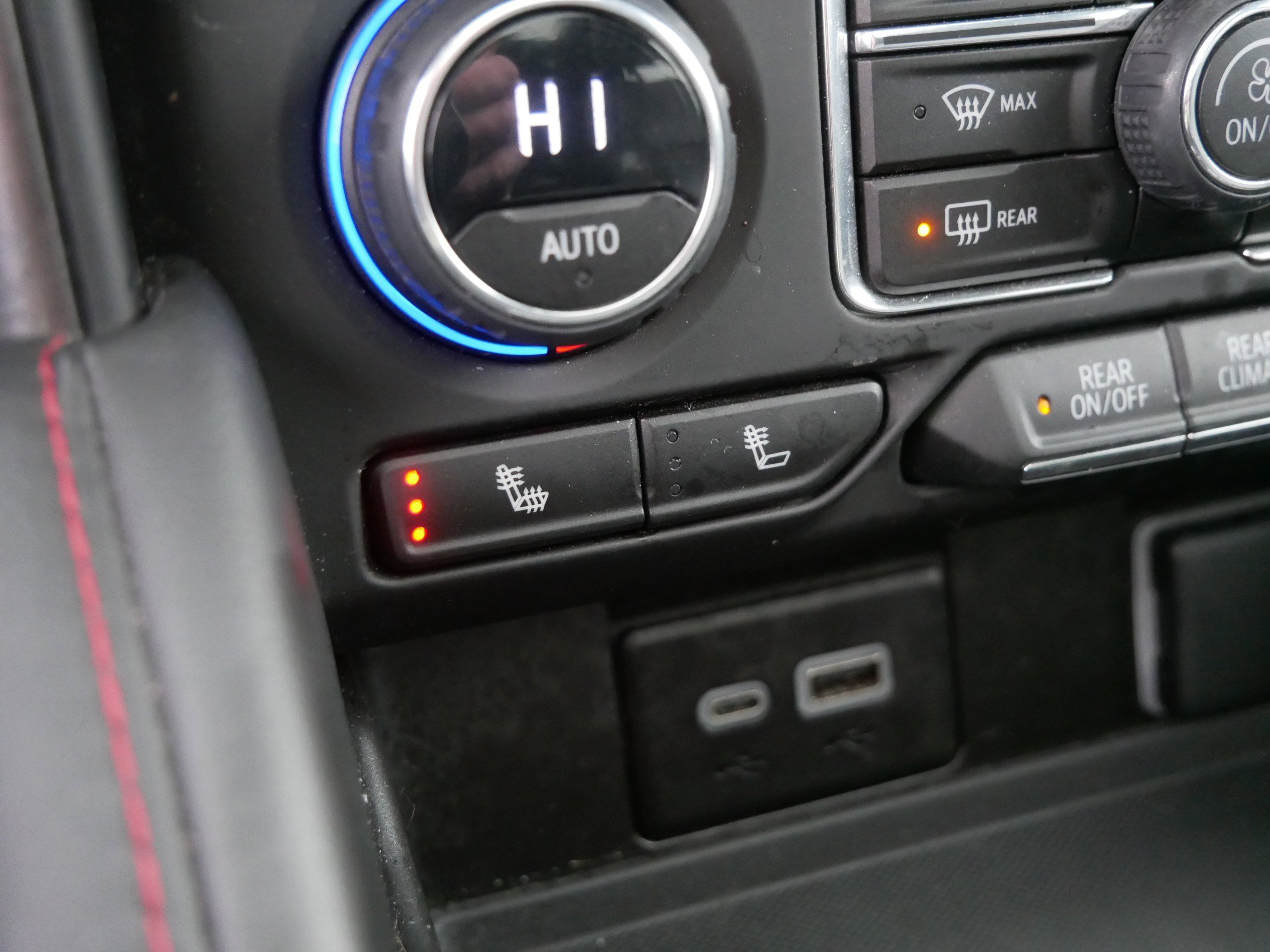 Used 2023 Chevrolet Suburban RST image 30