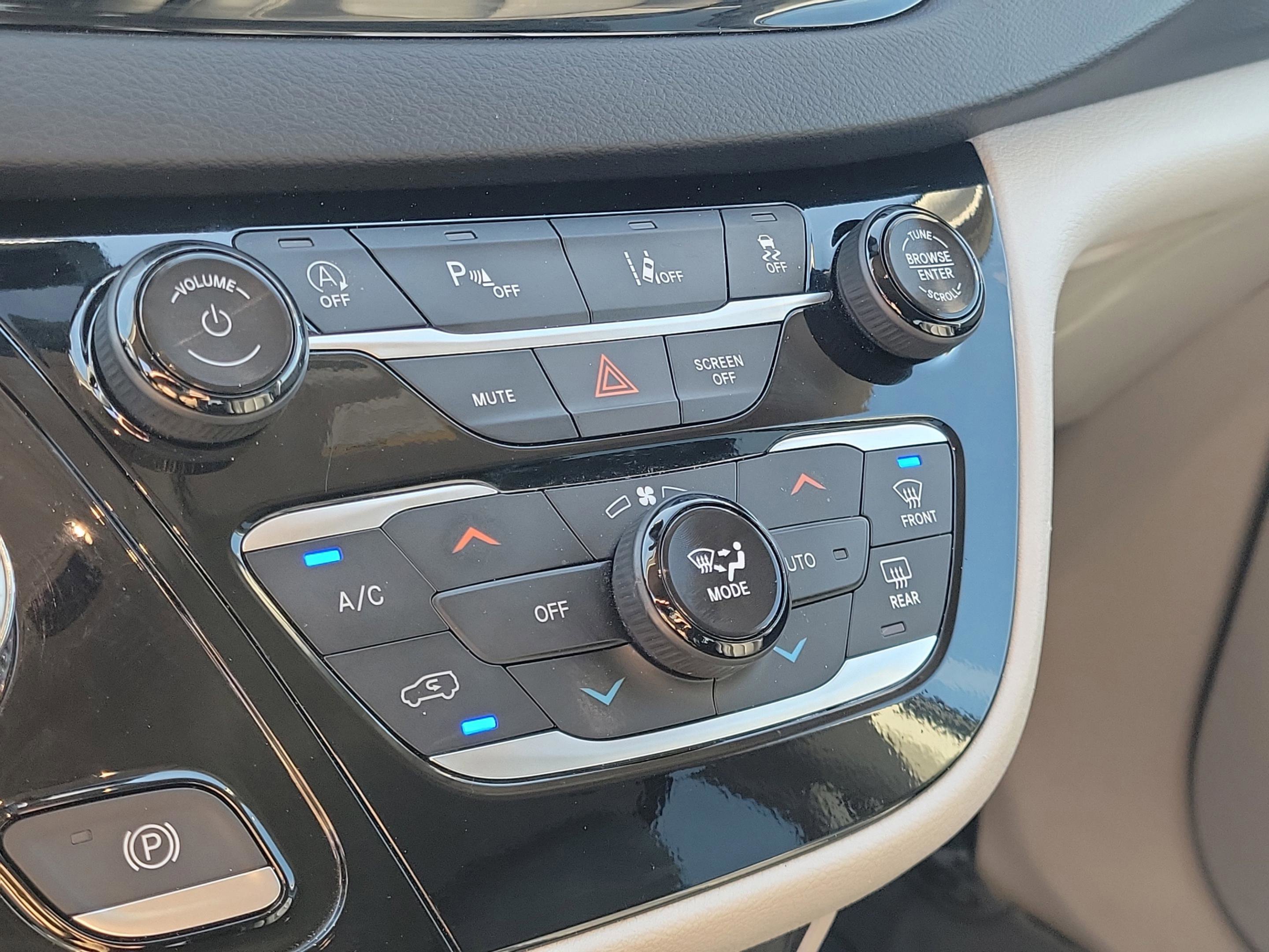 Used 2024 Chrysler Pacifica Touring-L image 30