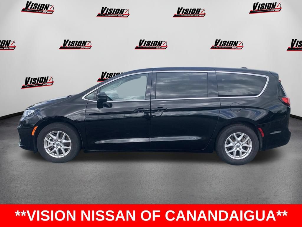 Used 2024 Chrysler Pacifica Touring-L FWD video 2