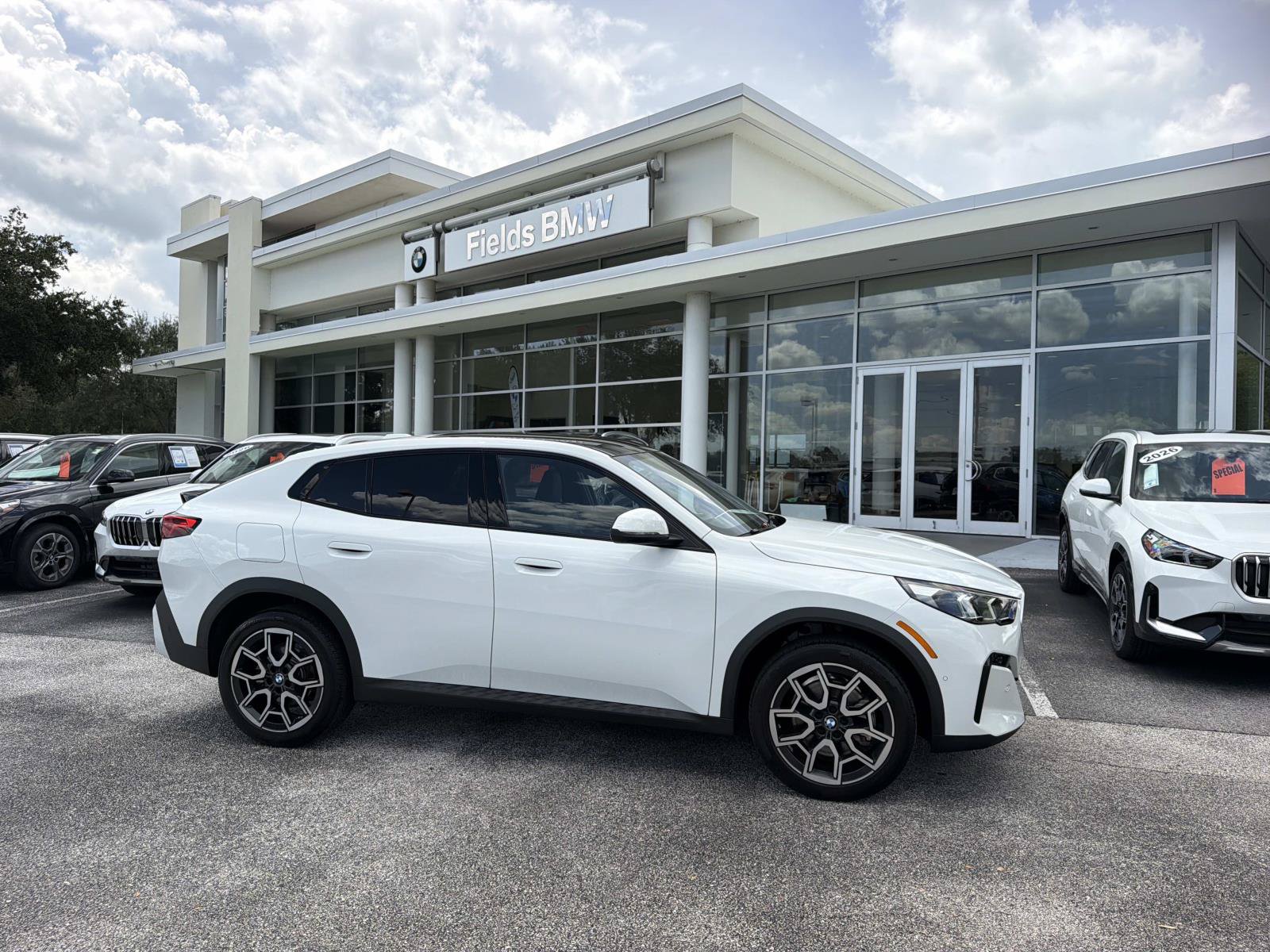 Used 2025 BMW X2 xDrive28i AWD/4WD image 1