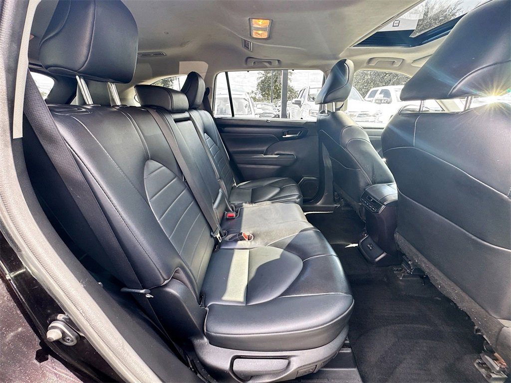 Used 2022 Toyota Highlander XLE image 28