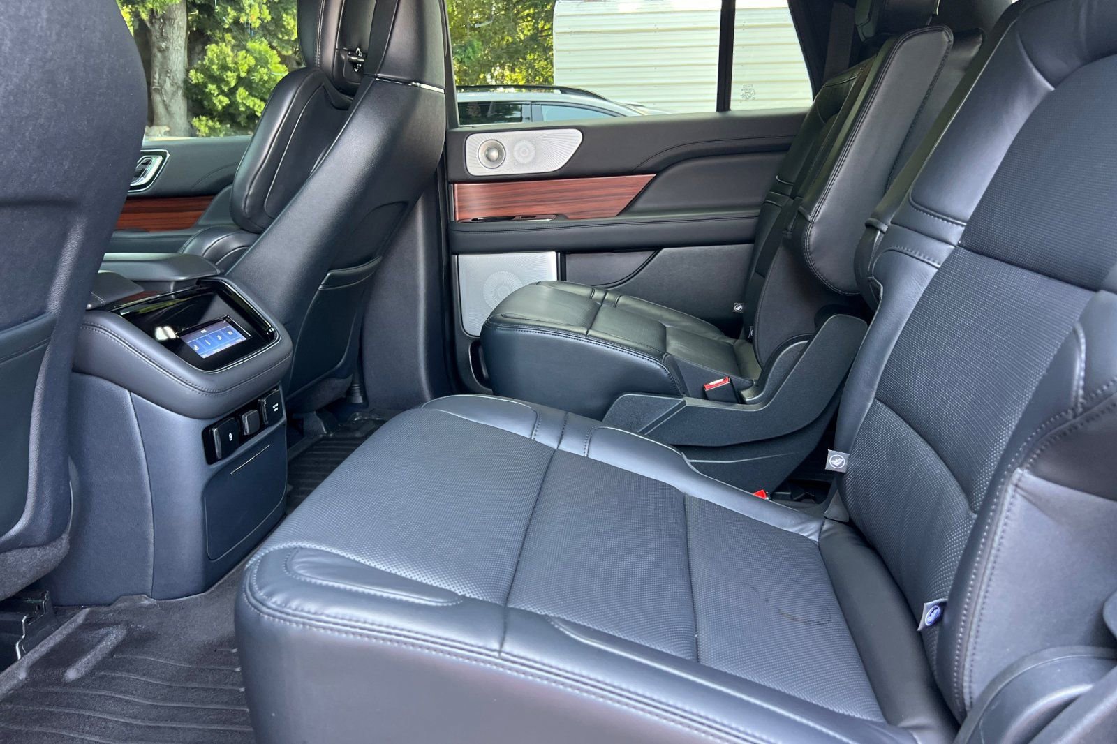 Certified 2024 Lincoln Navigator L Reserve AWD/4WD image 12