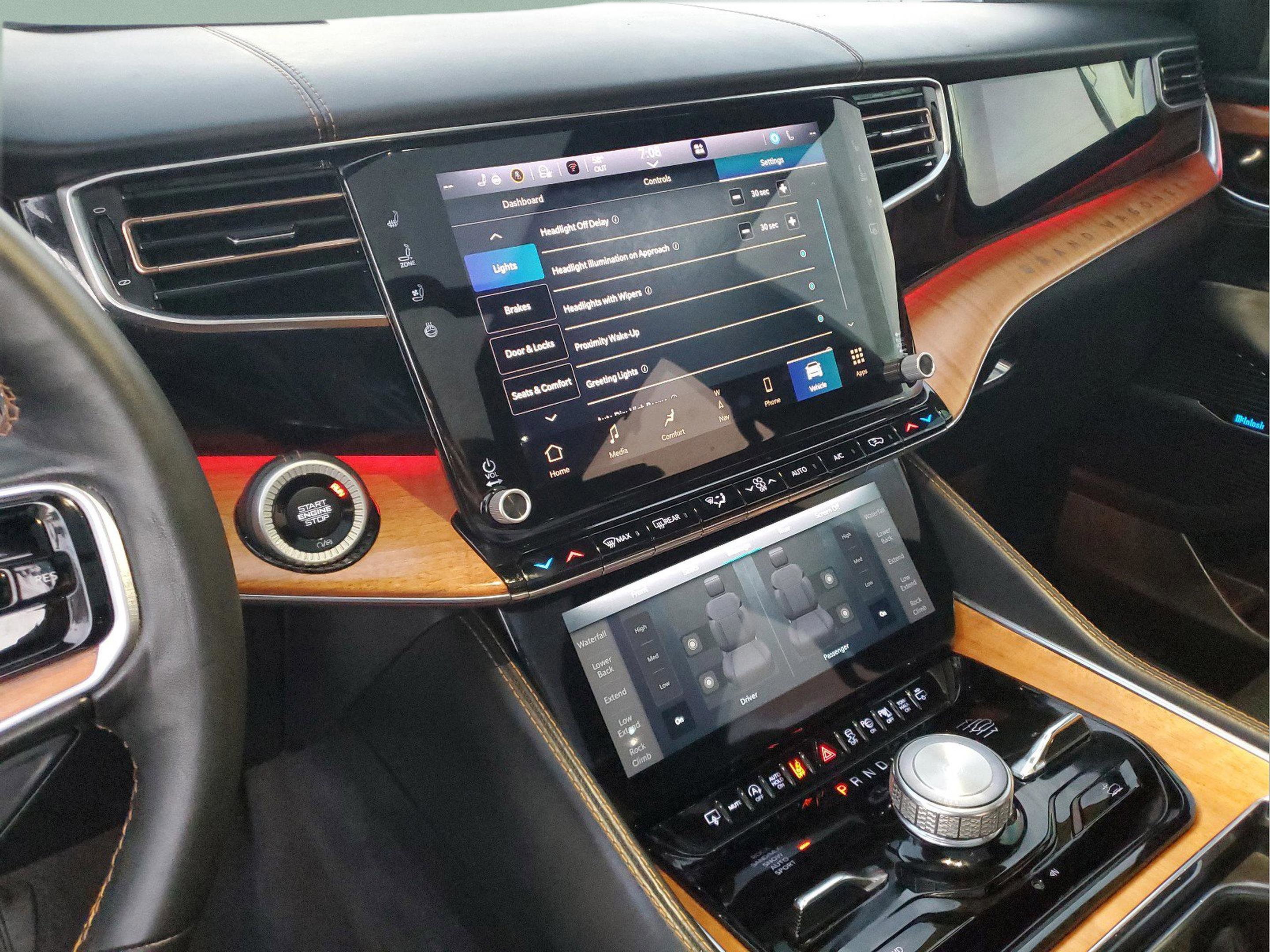 Used 2023 Jeep Grand Wagoneer Series III image 25