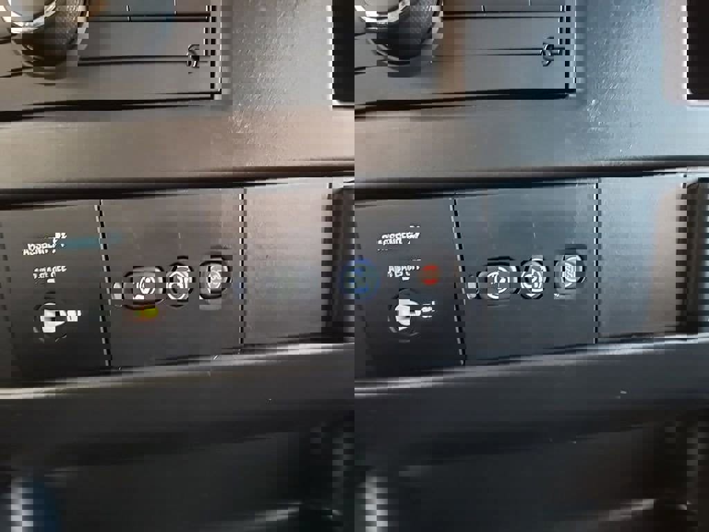 Used 2024 GMC Savana 2500 w/ Driver Convenience Package image 19