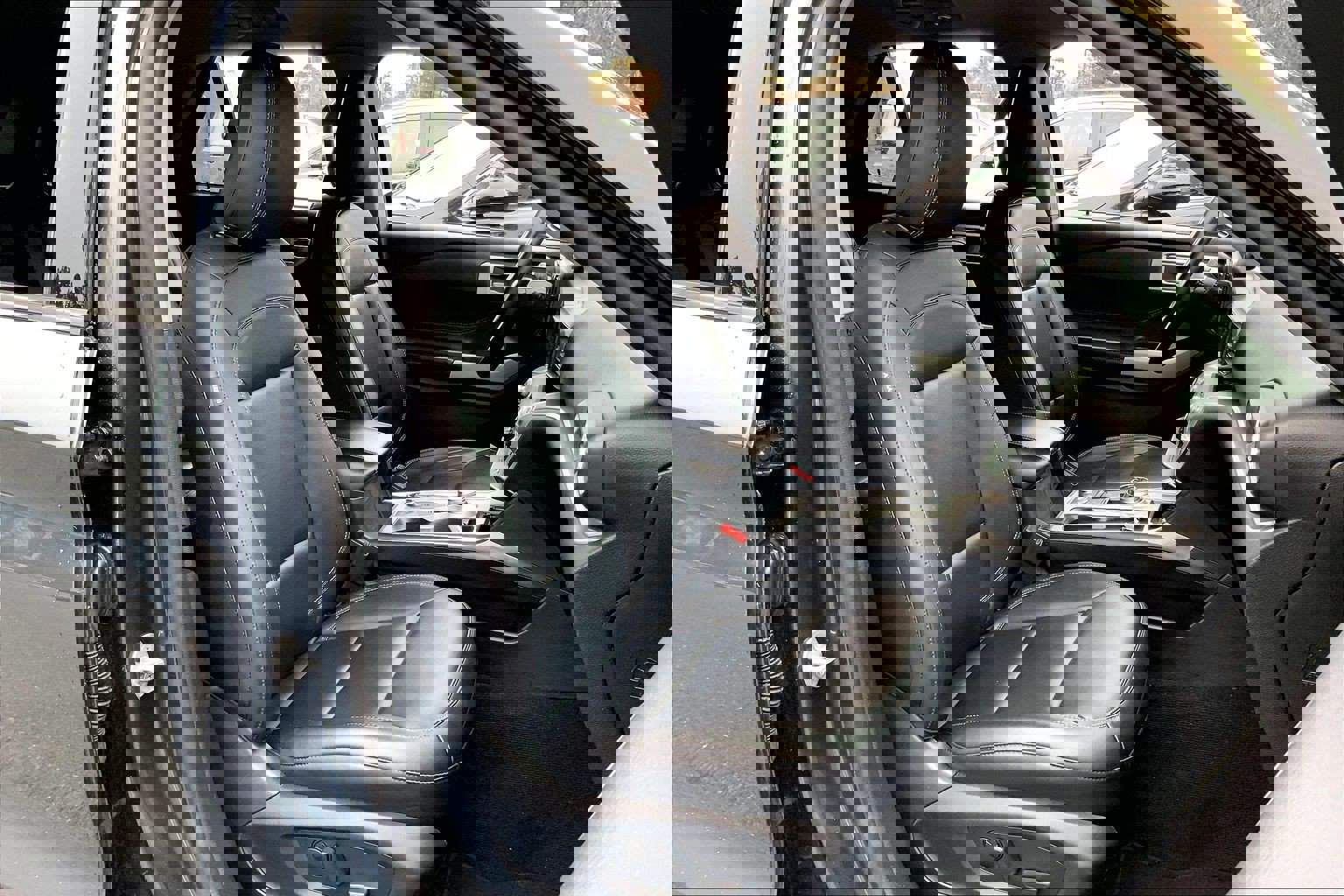 Used 2023 Ford Explorer XLT w/ Equipment Group 202A image 9