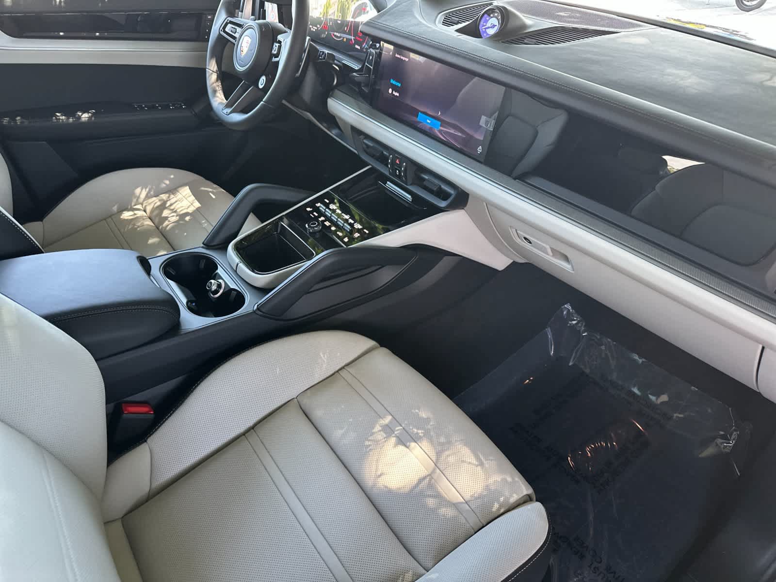 New 2026 Porsche Cayenne Coupe AWD/4WD image 17