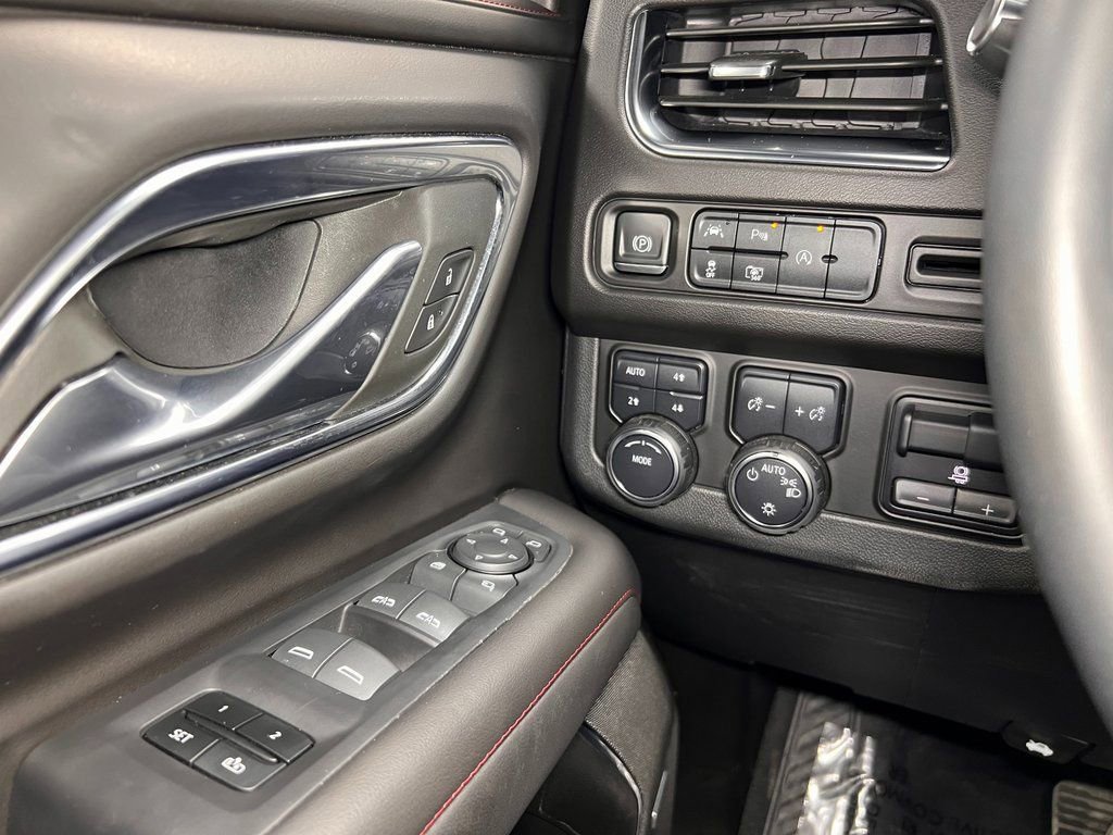 Used 2024 Chevrolet Suburban RST w/ Luxury Package image 8