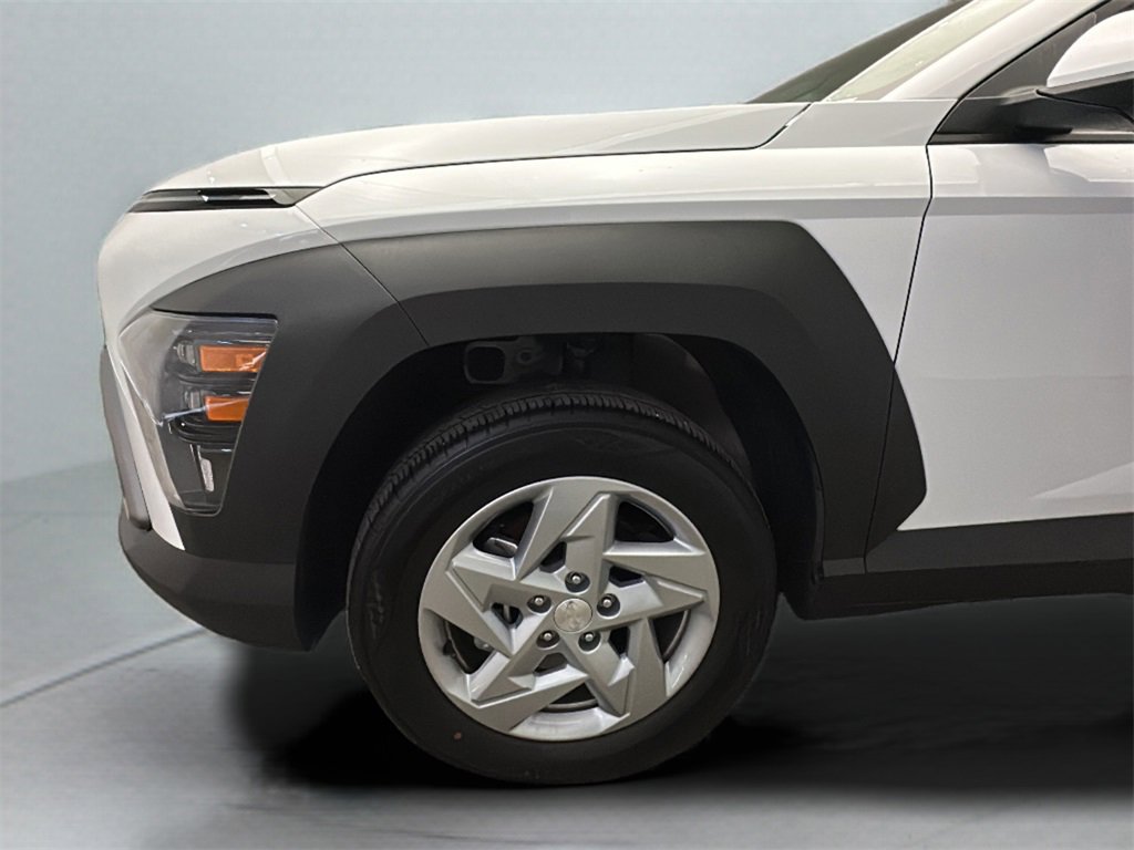 Certified 2025 Hyundai Kona SE image 3