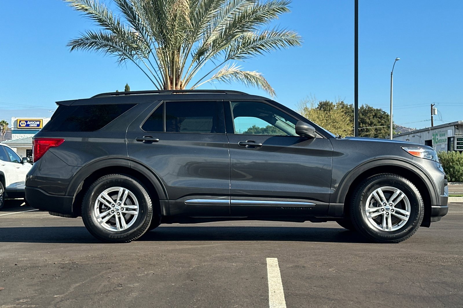 Used 2020 Ford Explorer XLT image 3
