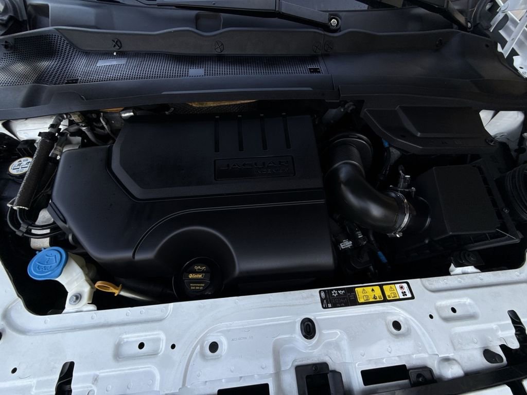 Used 2019 Jaguar E-PACE SE image 27