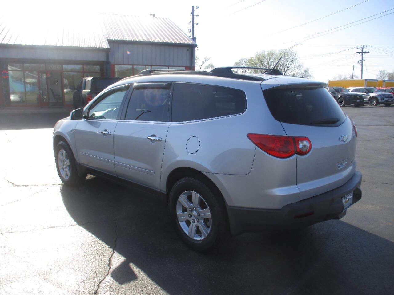 Used 2010 Chevrolet Traverse LT w/ Personal Connectivity Package FWD image 3