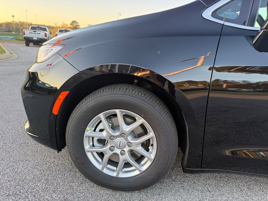New 2026 Chrysler Pacifica Select image 27