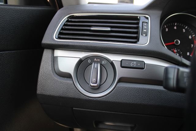 Used 2017 Volkswagen Passat 1.8T R-Line image 13