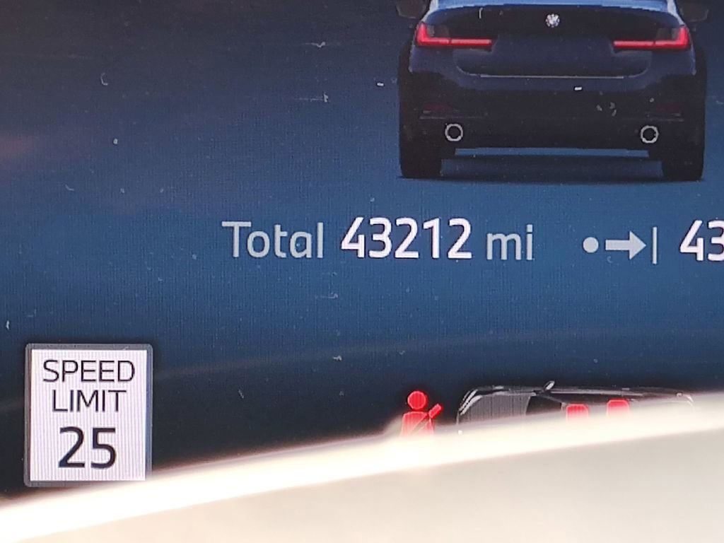 Used 2025 BMW 330i Sedan image 38