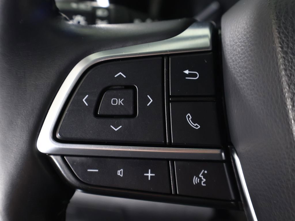 Used 2021 Toyota Highlander XLE image 47