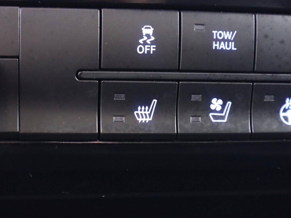 Used 2018 RAM 1500 Sport image 23